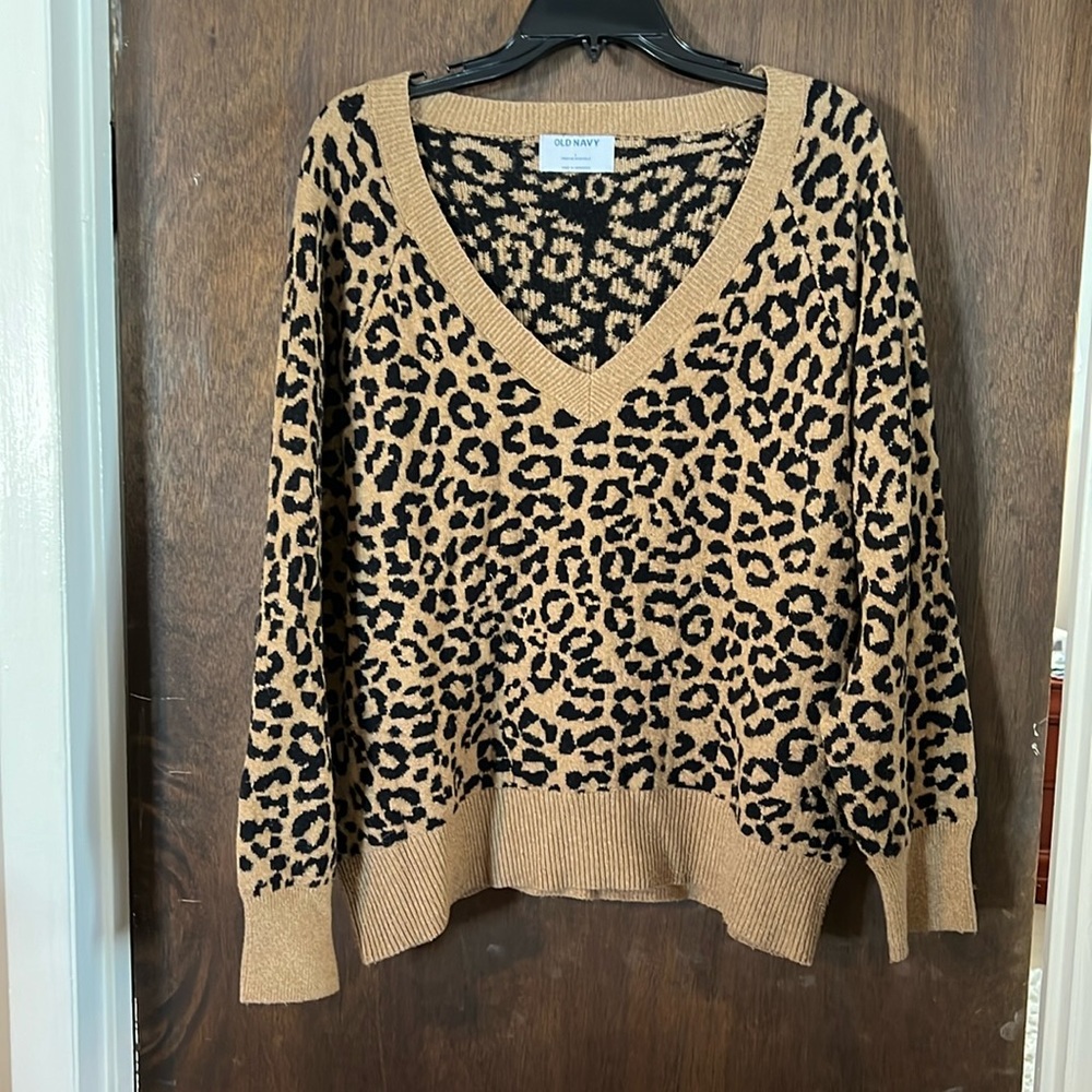 Ladies size Large, old navy sweater, leopard print.